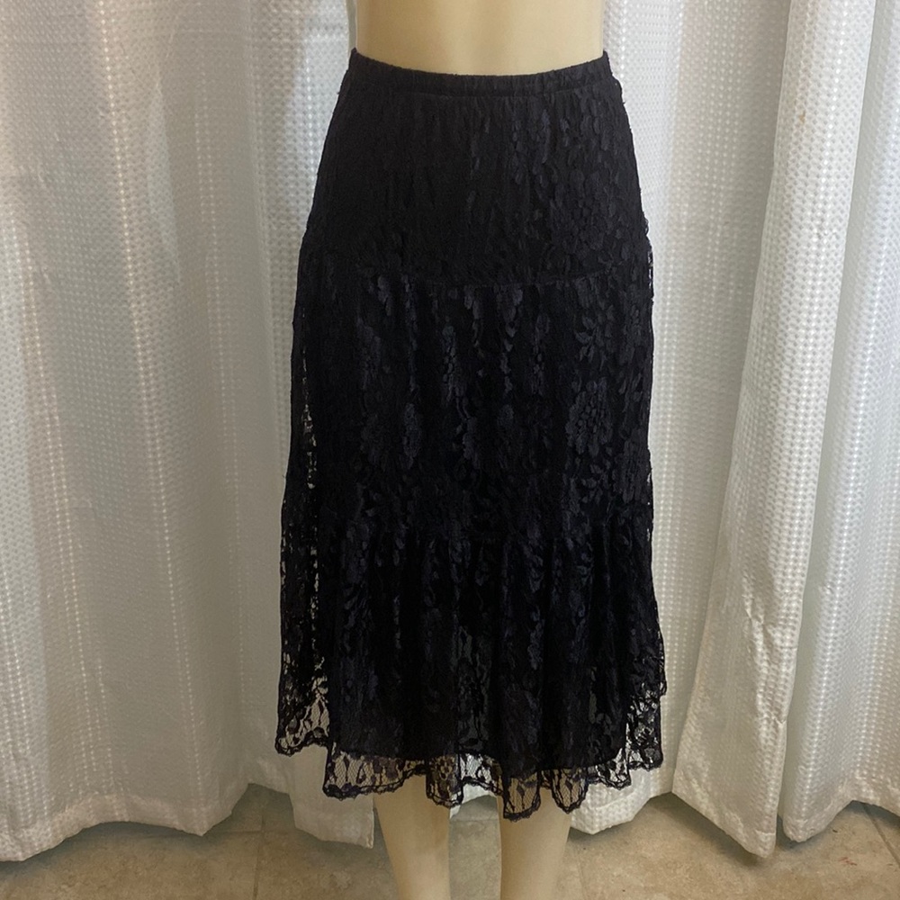 Lace skirt